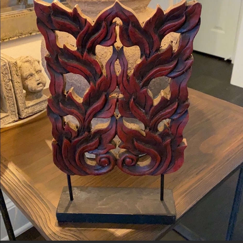 Red Carved Wooden Acanthus Leaf Bracket On Stand New